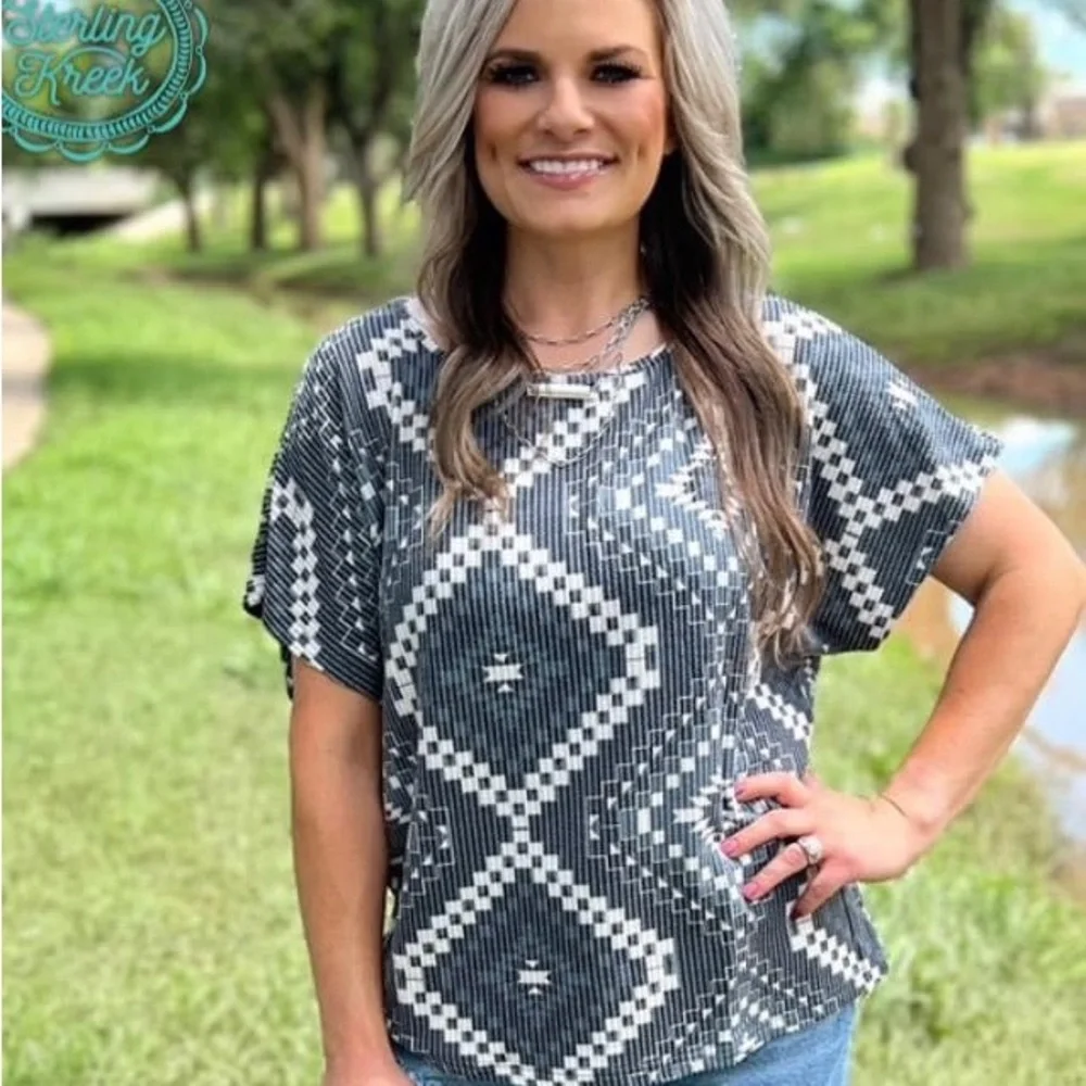 Stylish Geometric Short Sleeve Top - Picture 1 of 1